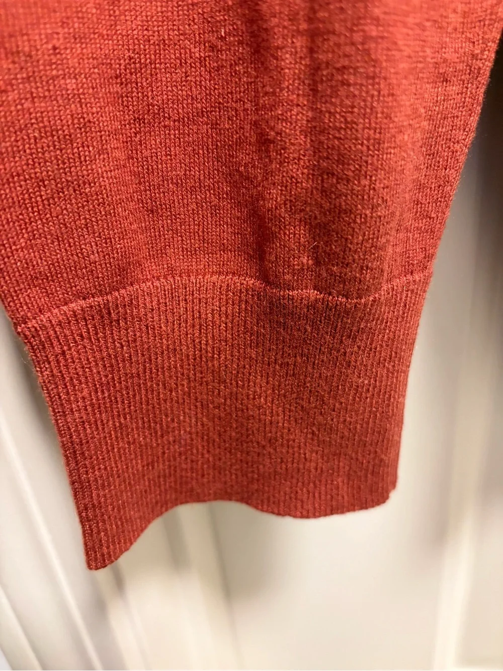 Banana Republic Luxury Blend V-Neck Silk Cotton Sweater Men’s XL Rust/Terracotta